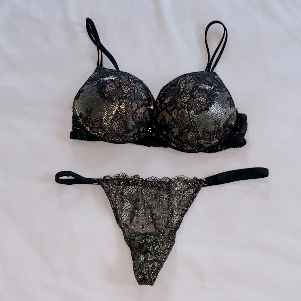 VS VERY SEXY‎ Push-Up Bra 32C & V-String Panty One Size